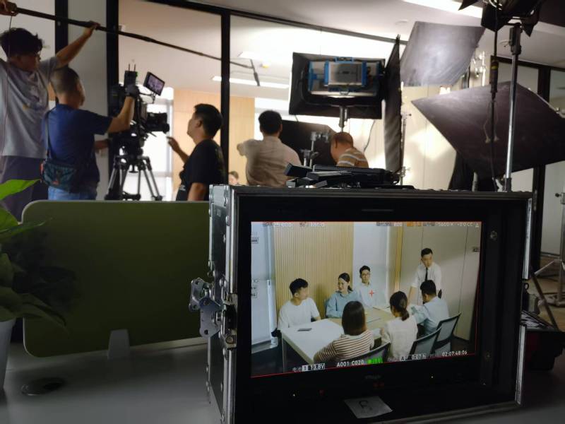 宝坻区TVC拍摄公司：科技产品视觉化大师，诠释未来感与功能美学
